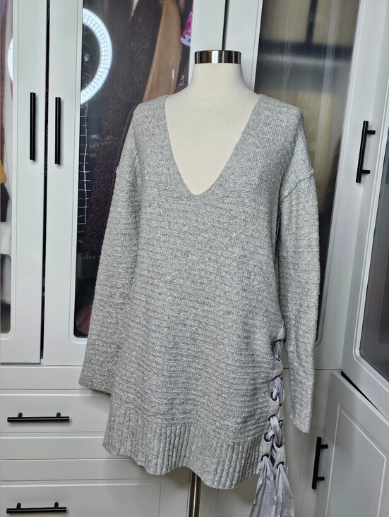 Free People Sweaters - Free People gray sweater size XS.